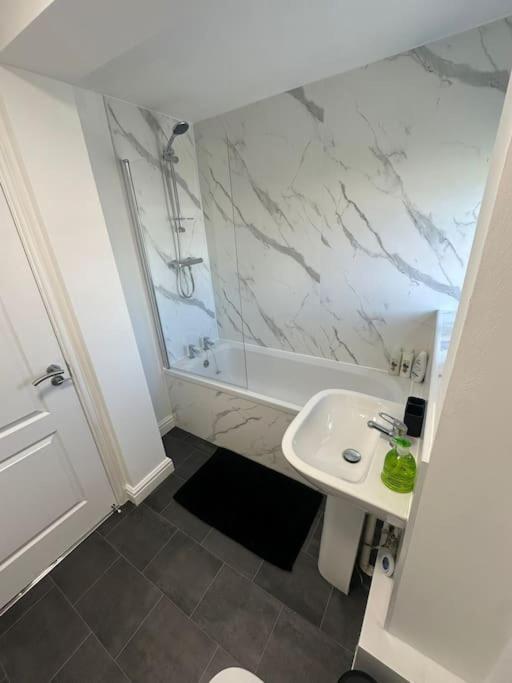 New Luxury Apartment, Sea Viewwith Parking Apartment Blackpool